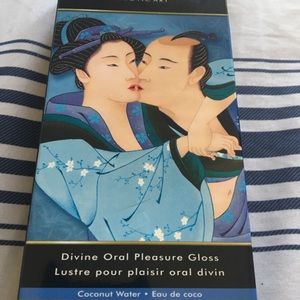 Coconut tingling lip gloss